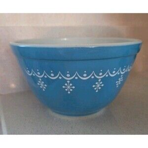 Vintage Pyrex #401 Snowflake Garland Nesting Mixing Bowl 1.5 Pint Small Blue USA